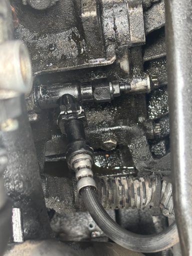 Clutch fluid elbow